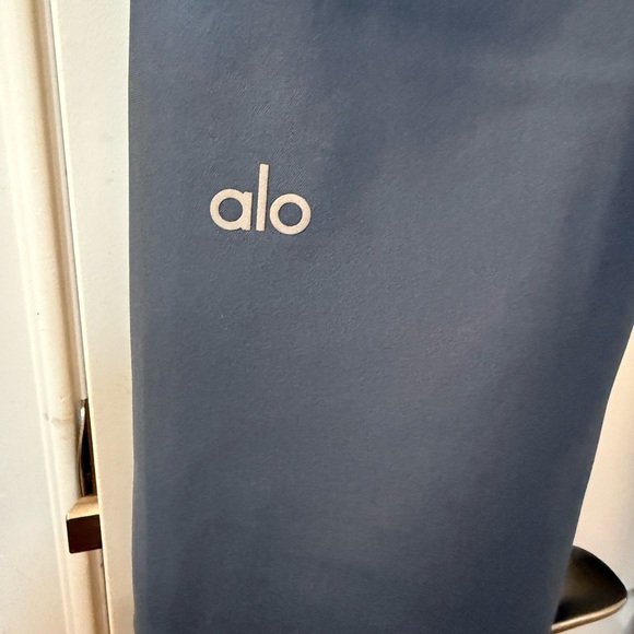 NWT ALO Yoga Airlift High Waist Suit Up Legging in Bluestone/White size Small - Picture 3 of 5